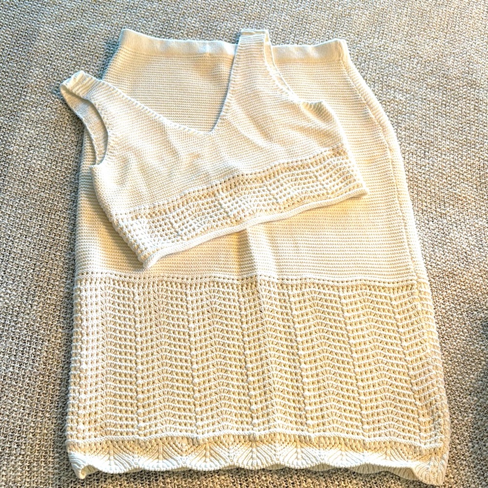 House of Harlow Elegant Cream Knit Midi Skirt Set